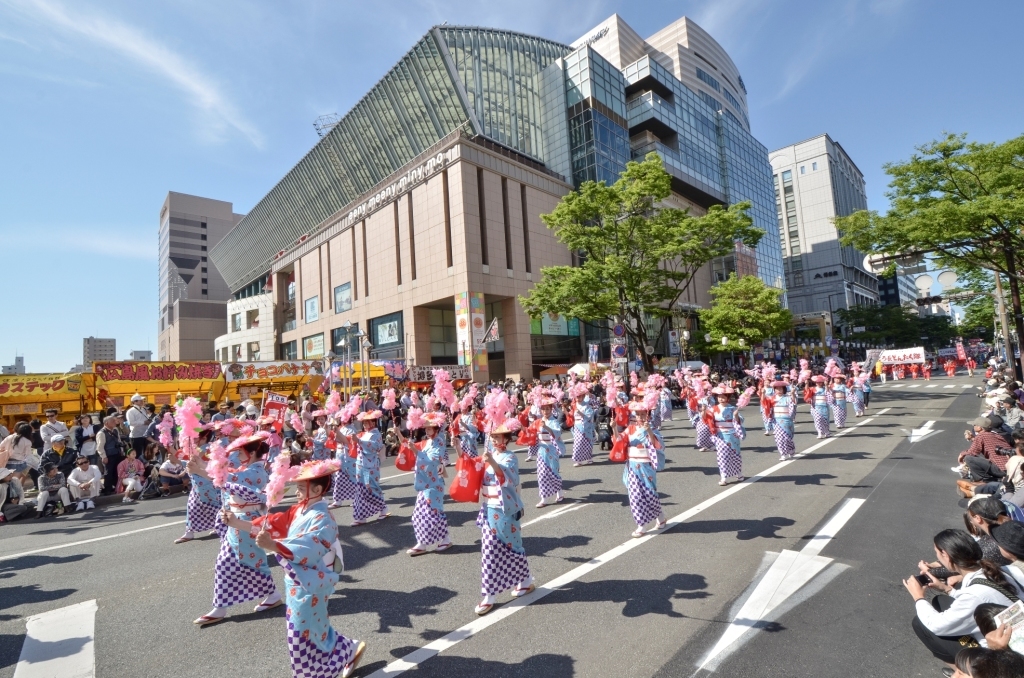 博多どんたく過去開催時の画像（提供：福岡市）